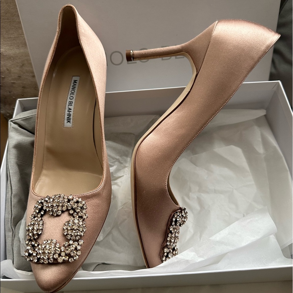 Manolo Blahnik  Never Worn  Nude Iconic Hangisi Pump! Gorgeous Crystal Buckle.